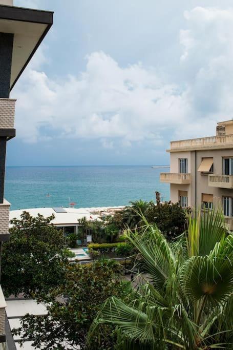 Le Finestre Sul Mare Daire Albissola Marina Dış mekan fotoğraf