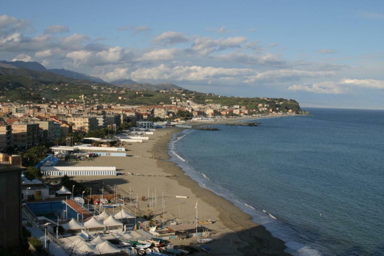 Le Finestre Sul Mare Daire Albissola Marina Dış mekan fotoğraf